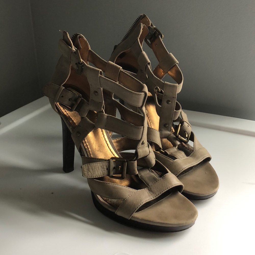 Nine West army green heels